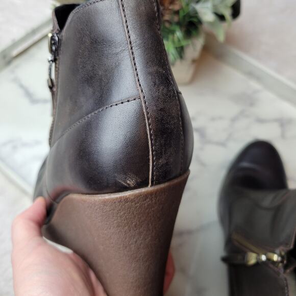 UGG Meredith Brown Leather Sherpa Lined Wedge Ankle Boot Size 9.5 - Picture 12 of 14